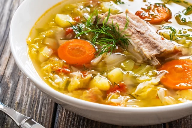 Щи с квашеной капустой. 