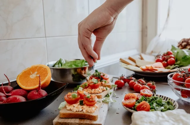 Для спокойствия стоит использовать в рационе темно-зеленые листовые овощи.