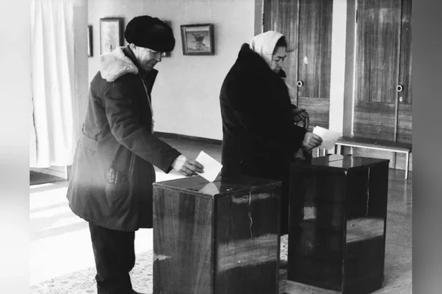 Голосование на одном из участков на референдуме 1991 года.