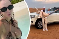 Волна гневных комментариев обрушилась на уроженку Ростова из-за поздравления с Крещением в купальнике.