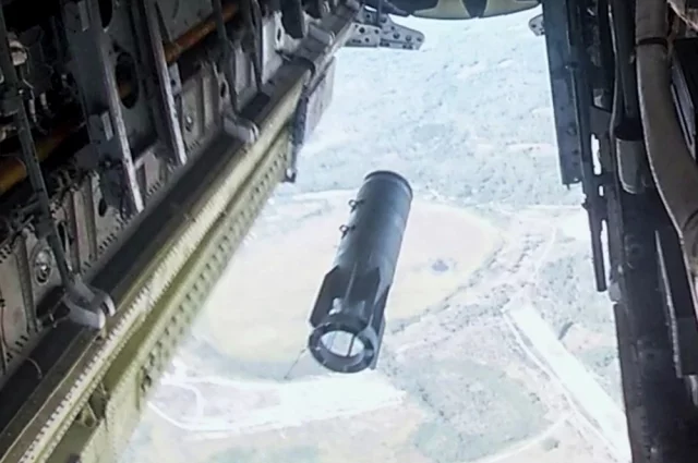 Бомбардировщик Ту-22м3 наносит бомбовый удар.