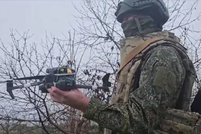 Группировка «Днепр» показала, как наши «птицы» уничтожили и технику, и личный состав ВСУ.