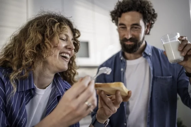 В белом хлебе присутствует хороший растительный белок, но он, к сожалению, не является полноценным.