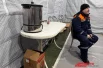 Каждого замёрзшего челябинца угощают горячим чаем.