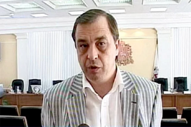 Отвечавший за строительный блок в региональной власти чиновник после госслужбы занялся строительством сам. И получил два судебных приговора.