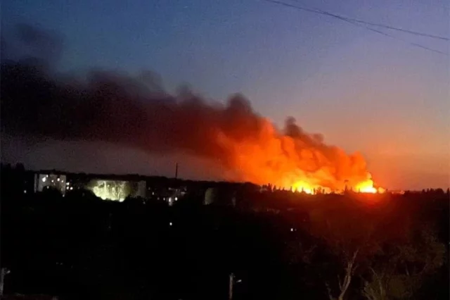 Российские военные ночью поразили военный аэродром Долгинцево под Кривым Рогом.