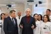 Мэр Москвы Сергей Собянин и министр здравоохранения РФ Михаил Мурашко осмотрели 22 января новый роддом в реконструированном корпусе №12 ГКБ имени Вересаева и побеседовали с персоналом.