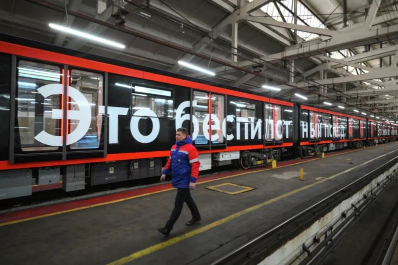 Запуск беспилотного поезда метро с пассажирами по расписанию запланирован на 2027 год.