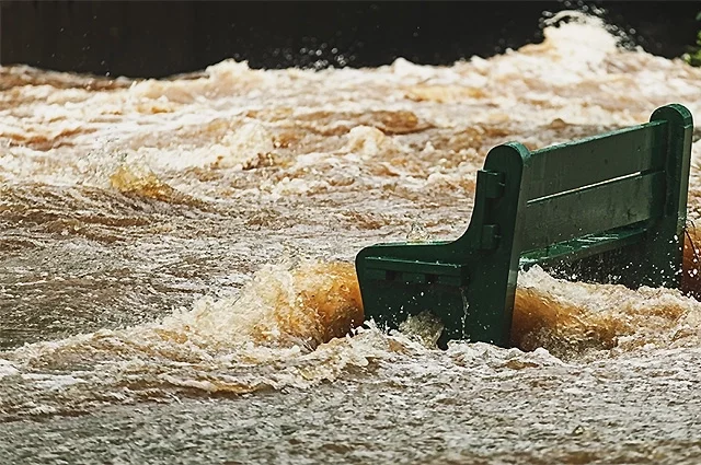 Учёные предупреждают об увеличении частоты и силы таких экстремальных погодных явлений, как наводнения.