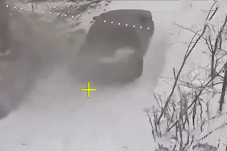 Удары наносились по путям снабжения, закрытым огневым позициям гаубиц и минометов. 