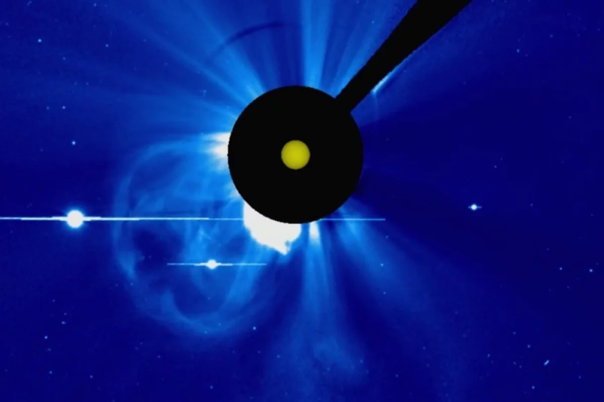 На обратной стороне Солнца произошел крупный двойной взрыв