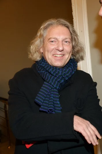 Режиссер Александр Олейников.