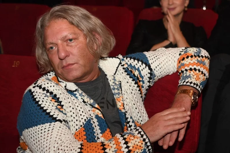 Режиссер Александр Олейников на премьере фильма Алексея Пиманова «Одиннадцать молчаливых мужчин» в «КАРО 11 Октябрь».