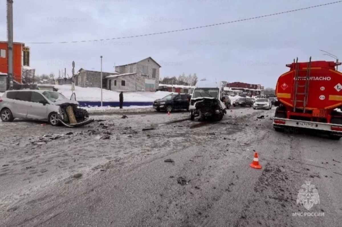 Три человека пострадали в массовом ДТП в Бежицком районе Брянска