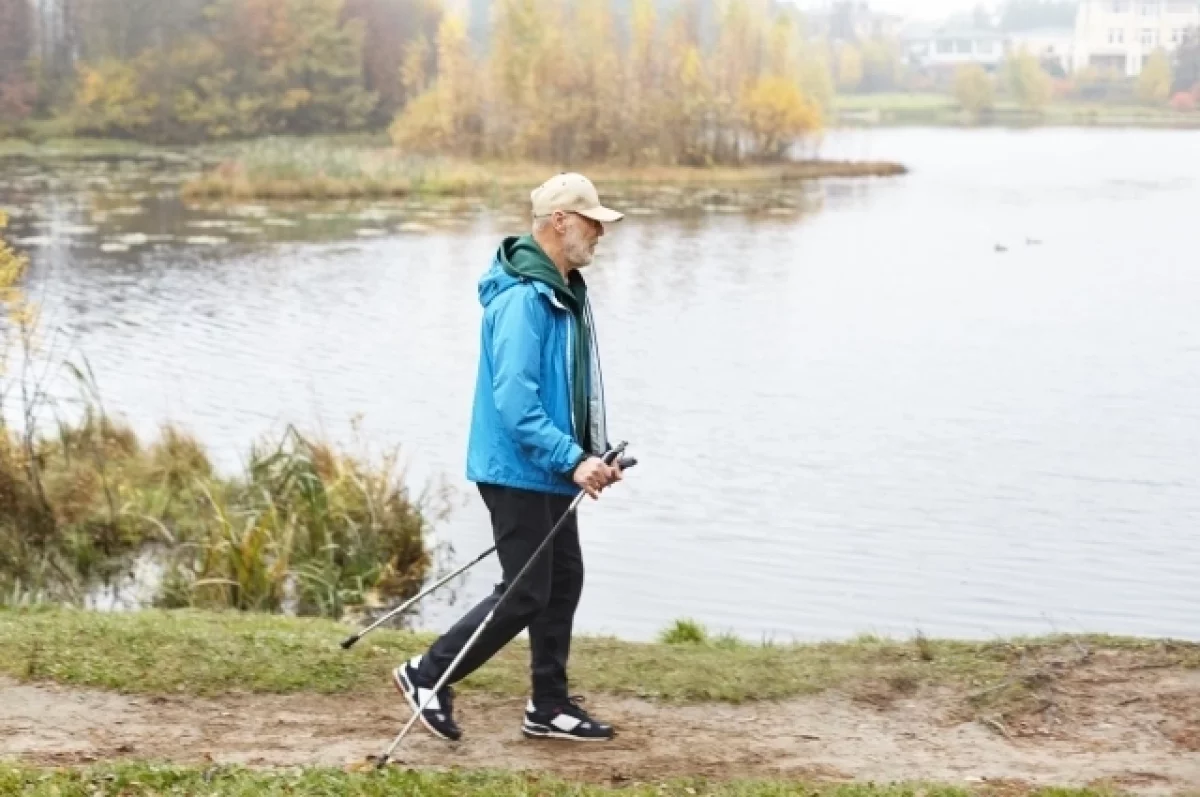 Геронтолог Лонго раскрыл, сколько шагов надо проходить в день