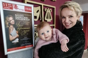 В прошлом году пианистка стала мамой очаровательной дочери.