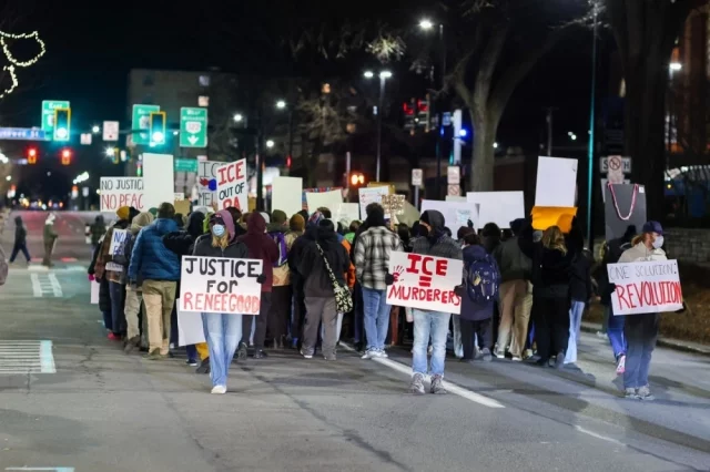 Сейчас в Миннеаполисе бушуют беспорядки.