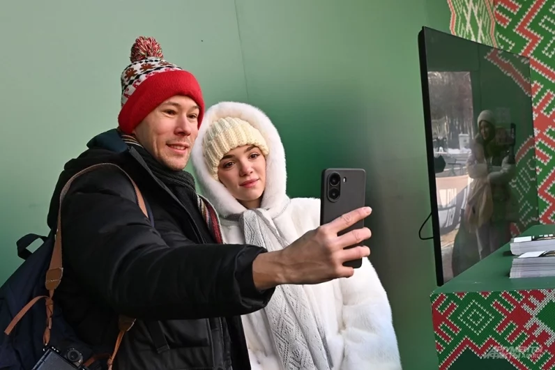 Гостей приветствовали любимые спортсмены и раздавали автографы.