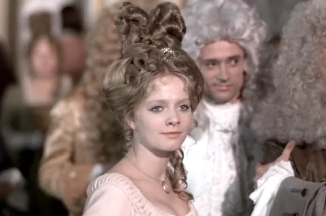 Ульрика Кунце в роли Анны Монс.