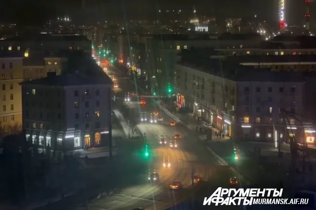 В Мурманске отключили иллюминацию над проспектом Ленина.