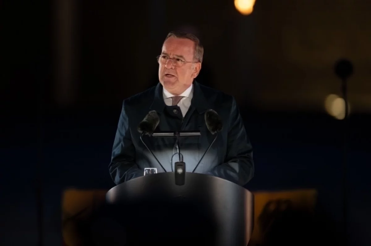 Писториус призвал Трампа извиниться за слова о НАТО в Афганистане