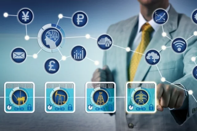 Новые рекорды бьет золото: драгоценный металл теперь стоит 5128 долларов за унцию.