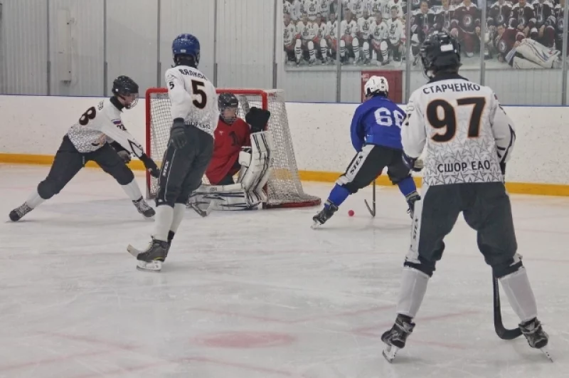 Опасный момент у ворот молодежной хоккейной команды