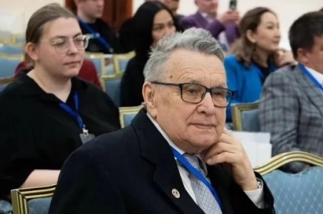 В детстве Олег Юнчис интересовался рыбами и насекомыми.