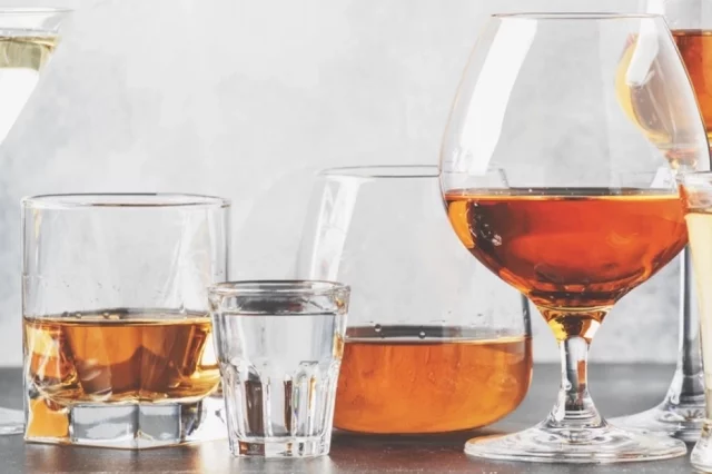 За прошлый год реализация водки сократилась на 3,5%, до 73,3 млн декалитров (дал). Коньяк просел на 9,2%, до 15 млн дал.