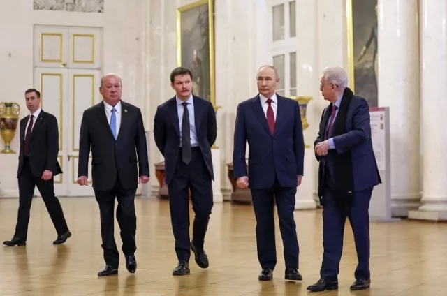 Президент встретился с султаном Малайзии Ибрагимом в Эрмитаже. 