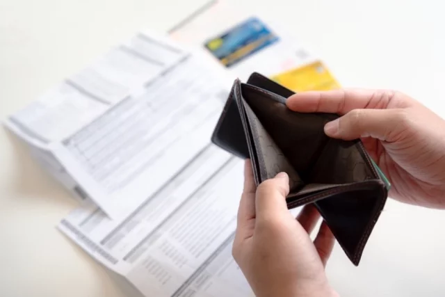 Вся процедура — небыстрая, занимает от полугода до года. 