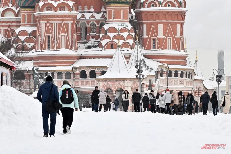 Городские власти просят жителей и гостей столицы быть аккуратнее и по возможности воздержаться от поездок на личных авто.