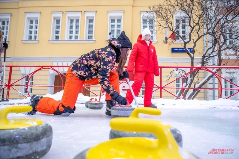 Также есть возможность позаниматься керлингом.