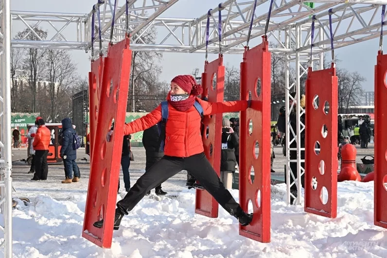 Экстремалы могут преодолеть полосу препятствий.