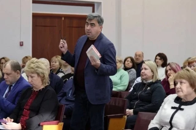 На обсуждении объединения больниц Канашского и Ибресинского округов.