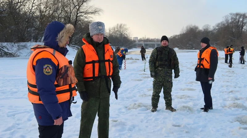 Ход проведения поисковых работ на месте происшествия проконтролировал руководитель следственного управления СК России по Брянской области Алексей Кузьмичев.