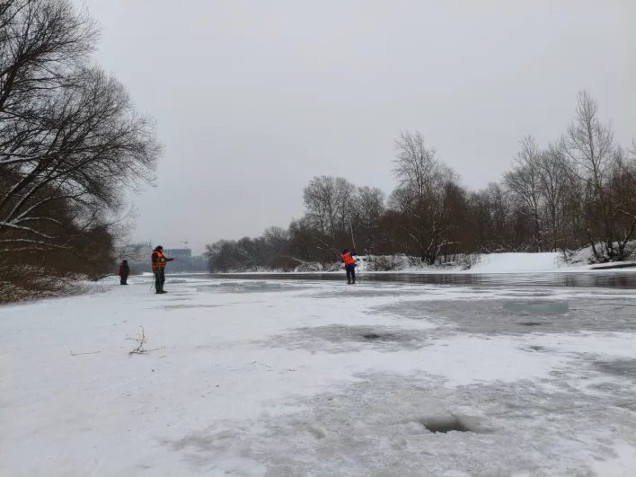 Река в месте ЧП отличается быстрым течением.