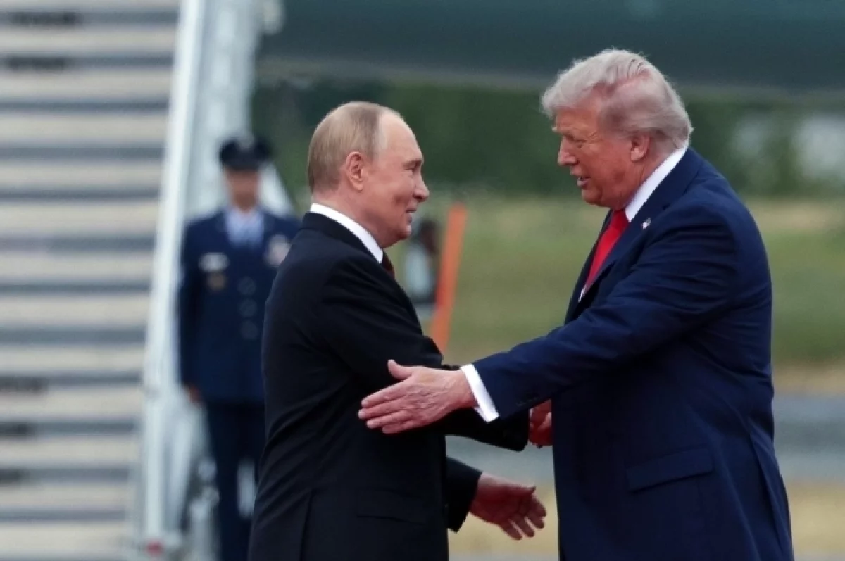 Трамп разместил в Белом доме фото с Путиным