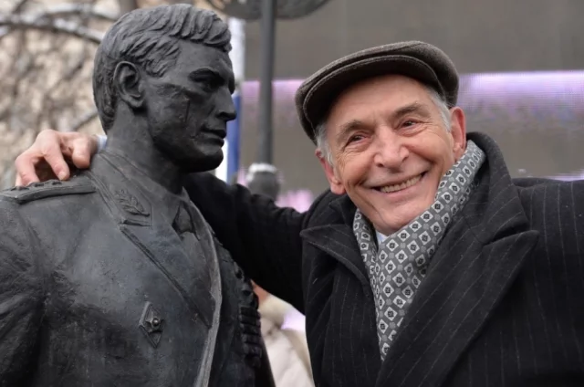 Василий Лановой на открытии скульптуры «Есть такая профессия – Родину защищать» в Москве, 2013 год.