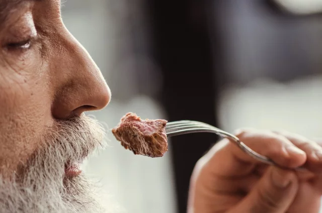 На Западе уже несколько лет идет активная борьба с мясоедами.