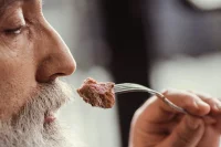 На Западе уже несколько лет идет активная борьба с мясоедами.