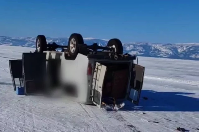 Внедорожник с туристами из Китая перевернулся на Байкале 