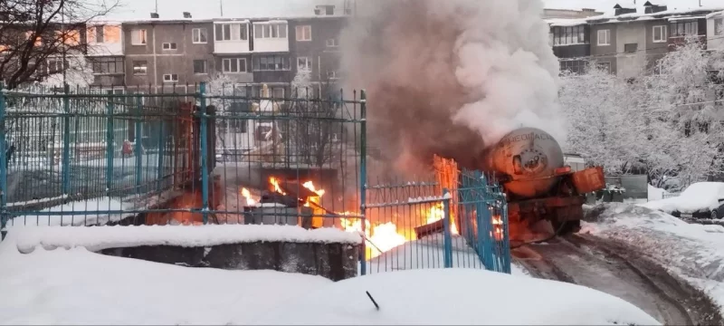 Три газгольдера были оперативно перекрыты газовой службой.