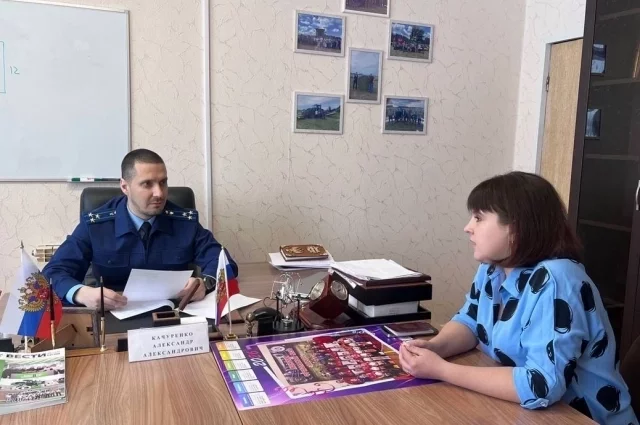 Во время встречи с заместителем областного прокурора в Чучкове родители школьников и секретарь комиссии по делам несовершеннолетних рассказали о травле, которой подвергаются дети в интернете.