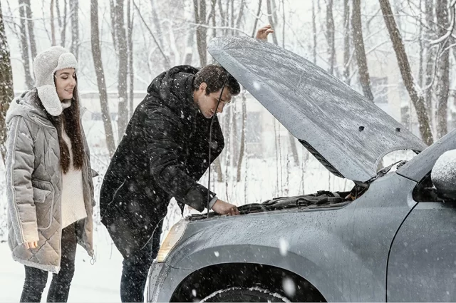 Основные проблемы начинаются на старых машинах – не слишком ухоженных, особенно если владельцы пытались сэкономить на расходниках перед зимой.