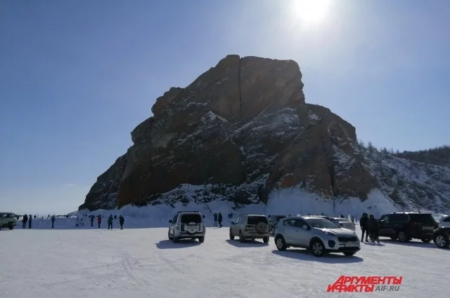 Туристы зимой на Ольхоне