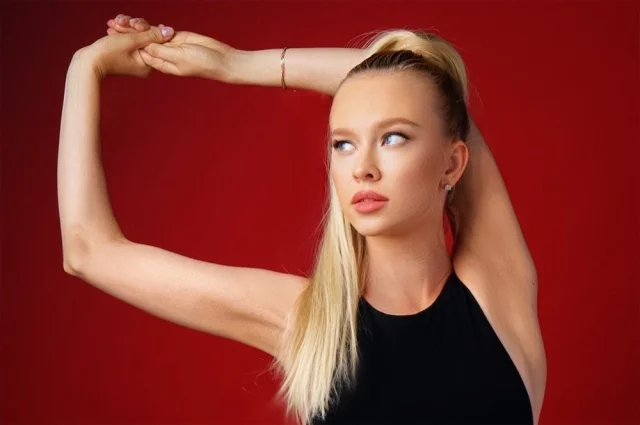 Последний раз Екатерина Костырина была замечена в подмосковном Красногорске, согласно ориентировке поискового отряда «ЛизаАлерт», при ней было две сумки — розовая и черная.