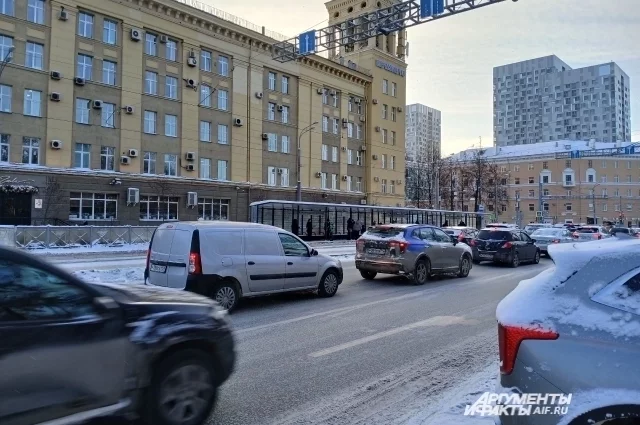 На новом участке ходят не только трамваи, но и автобусы