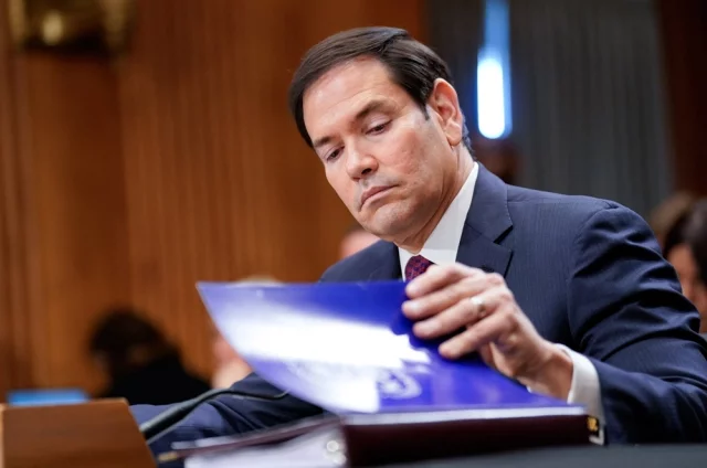 Марко Рубио выступал в Сенате, отвечая на вопросы конгрессменов по внешнеполитическим делам. Естественно, у него спрашивали и про переговоры по Украине.