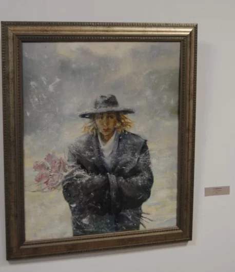 Картина называется «14 февраля» не случайно. Художница рассказала, что нарисовала эту картину по памяти, когда встретила свою подругу на улице, с цветами и в снегу.